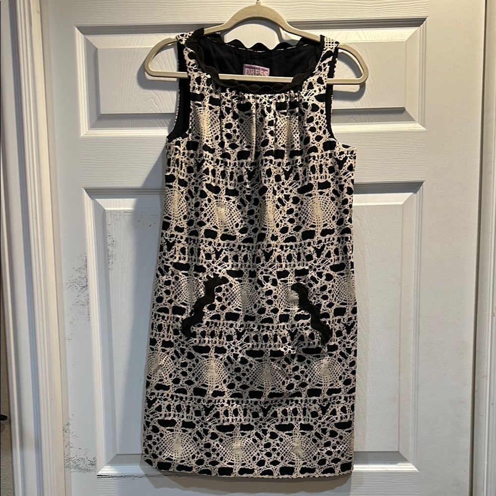 Vivienne Tam Tan and White Printed Sleeveless A-Line Dress 8